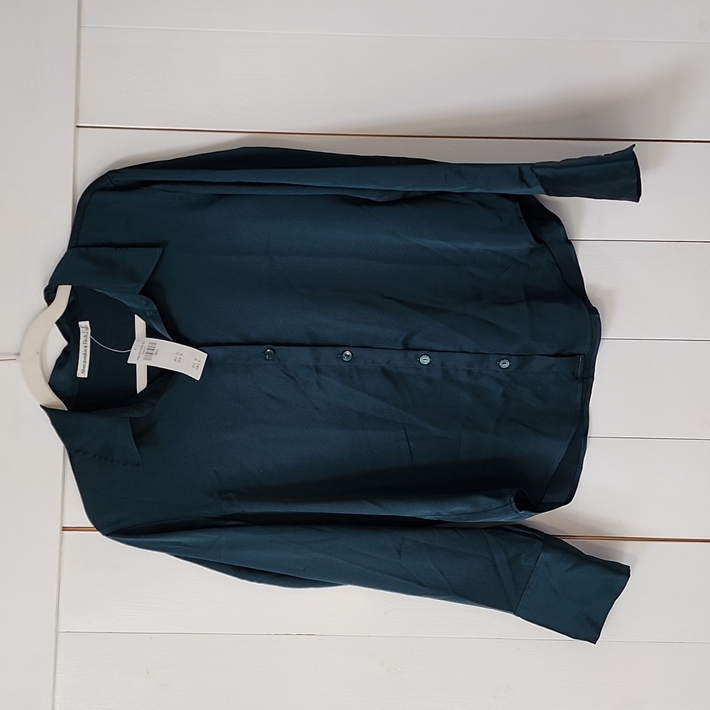 NWT A&F Long-Sleeve Satin Button-Up Shirt